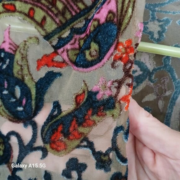 Elegant cape/wrap - Picture 2 of 5